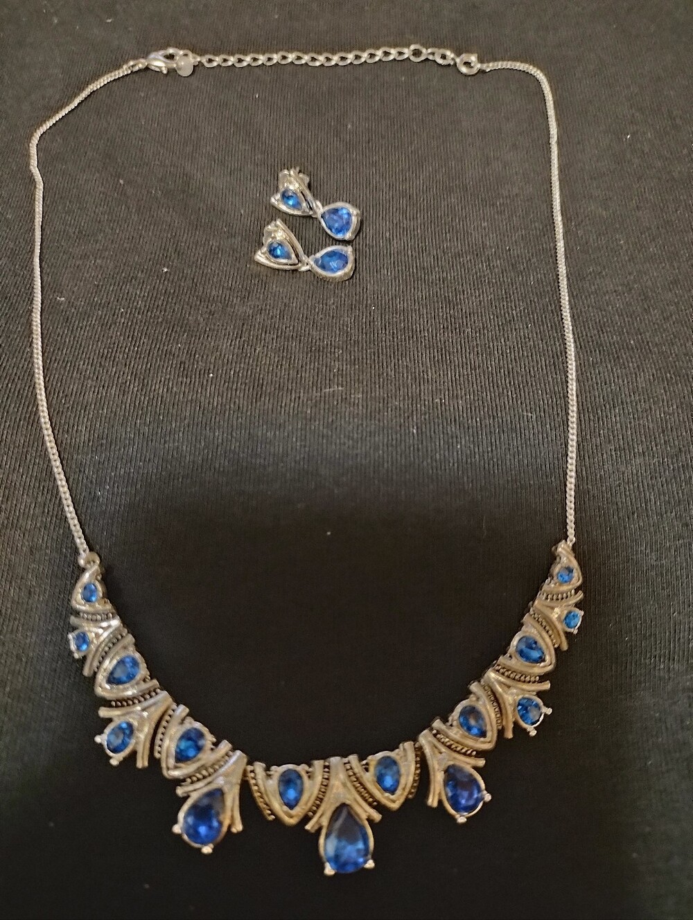 Silver Tone Necklace And Earrings Set